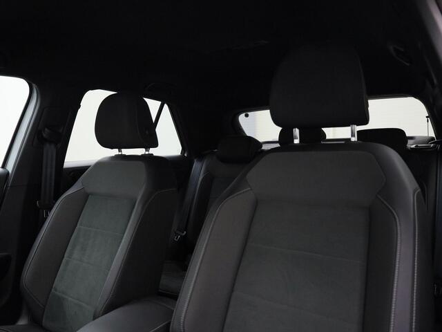 Volkswagen T-Roc 1.5TSI/150PK R-Line DSG · Camera · Navigatie · Apple/Android Car Play · Trekhaak · Garantie tot februari 2027