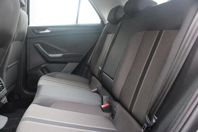 Volkswagen T-Roc 1.0 TSI 110PK STYLE BUSINESS | STOEL VERWARMING | CLIMATE CONTROL | ALL SEASON BANDEN | APPLE CARPLAY/ANDROID AUTO | ADAPTIVE CRUISE CONTROL | LICHTMETALEN VELGEN | DAB+ RADIO | PARKEERSENSOREN VOOR EN ACHTER |
