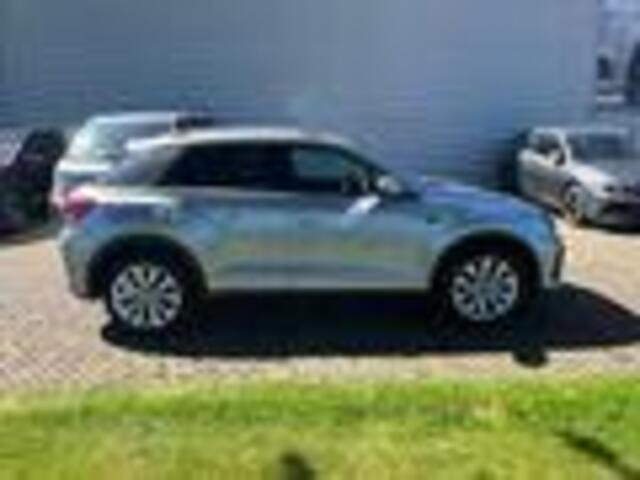 Volkswagen T-Roc 1.5 TSI R-Line Led Koplampen Camera ACC Nieuwe Auto