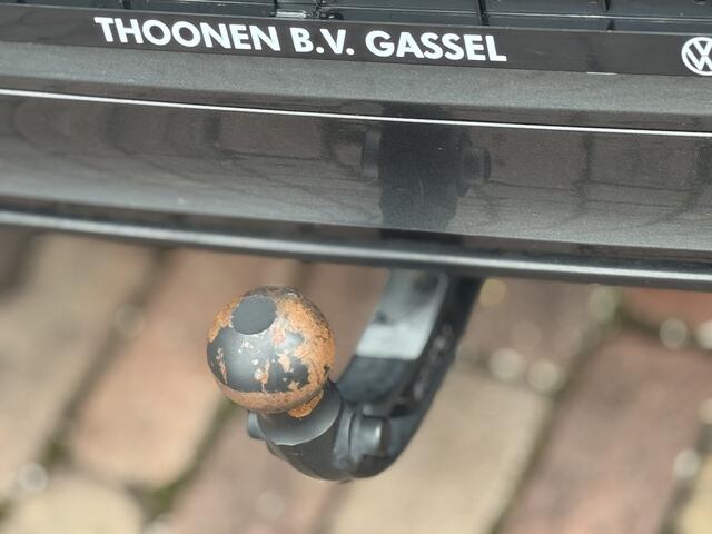 Volkswagen T-Roc 1.5 TSI R-Line | IQ | Leer | Memory | Trekhaak | Pano