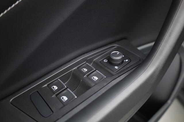 Volkswagen T-Roc Cabrio 1.5 TSI R-Line DSG | Navi | Stoel- Stuurverw. | IQ. Light | Travel Assist | Dodehoekdet.