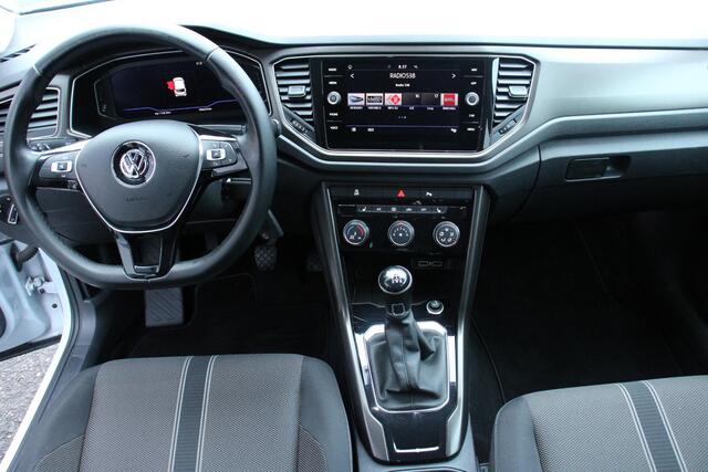 Volkswagen T-Roc 1.5 TSI Sport, VIRTUAL COCKPIT WINTERPAKKET, ACHTERUITRIJCAMERA, PARKEERSENSOREN, NAVI, TREKHAAK