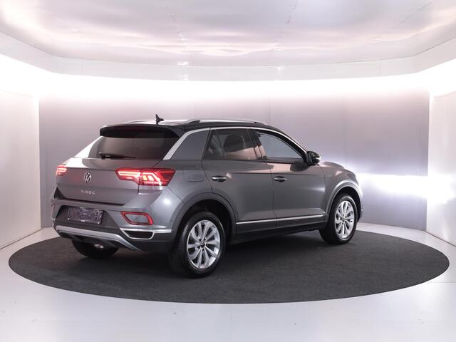 Volkswagen T-Roc 1.5 TSI Style 150 PK DSG | Trekhaak afneembaar | Navigatie | Stoel verwarming en massage | Alcantara |