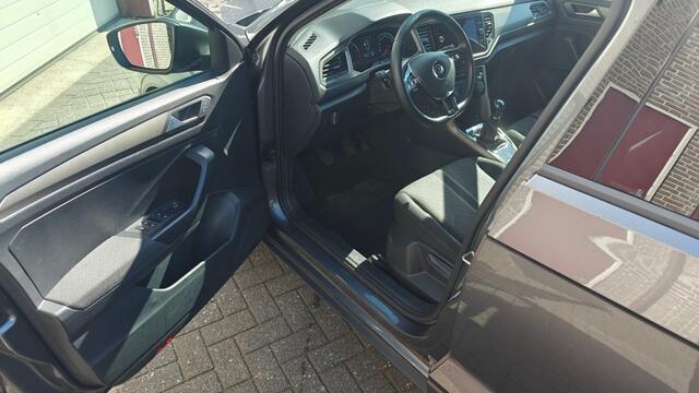 Volkswagen T-Roc 1.5 TSI 150PK STYLE - Carplay - Trekhaak - All in prijs