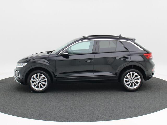 Volkswagen T-Roc 1.5 TSi 150 Pk Automaat Life Edition | Carplay | Camera | Adaptive Cruise | Parkeersensoren | Stoel Verwarming | Navigatiesysteem | 17 Inch | 10.421 Km!