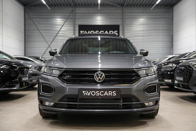 Volkswagen T-Roc 1.5 TSI DSG 3x R-Line * Pano - Trekhaak - Virtual - Camera - 19" - ACC - App *