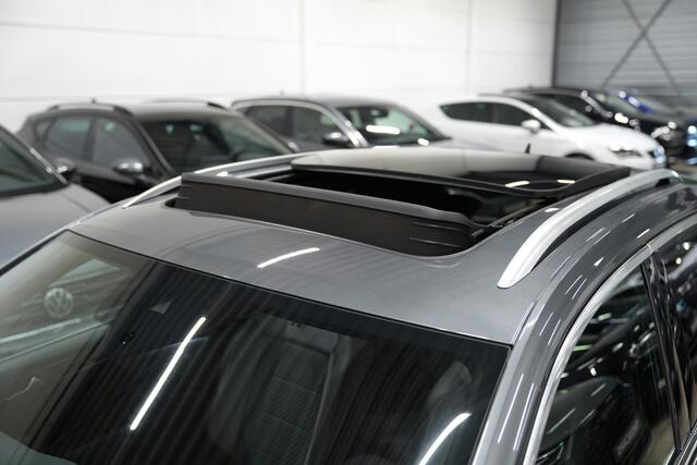 Volkswagen T-Roc 1.5 TSI DSG 3x R-Line * Pano - Trekhaak - Virtual - Camera - 19" - ACC - App *