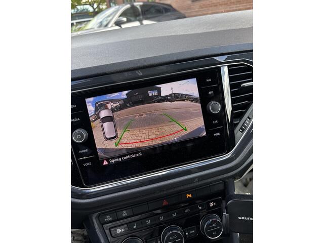 Volkswagen T-Roc 1.5 TSI Sport Sfeerverlichting Trekhaak Camera DSG automaat