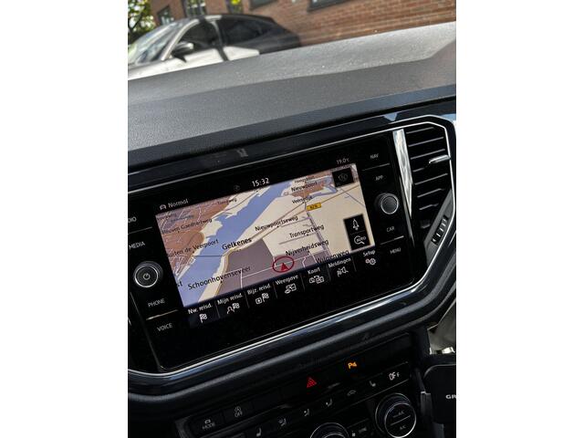 Volkswagen T-Roc 1.5 TSI Sport Sfeerverlichting Trekhaak Camera DSG automaat