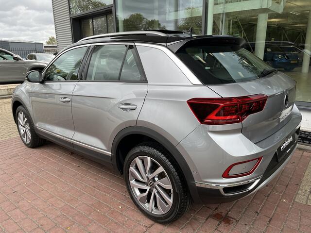 Volkswagen T-Roc 1.5 TSI Style / Panorama dak / Cockpit Pro / IQ light / Stoel verwarming / Camera