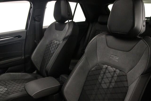 Volkswagen T-Roc R-Line Edition 1.5 TSI 150pk DSG Automaat Trekhaak, Panoramadak, LED matrix koplampen, Black Style, Achteruitrijcamera, Navigatie, Beats audio