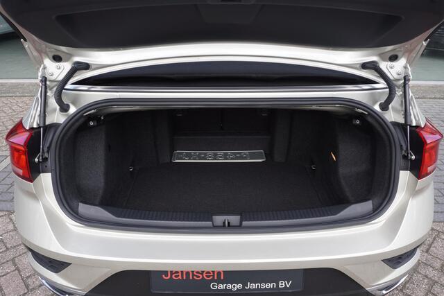 Volkswagen T-Roc Cabrio 1.0 TSI Style | CarPlay | Parkeersensor voor + achter | Stoelverwarming