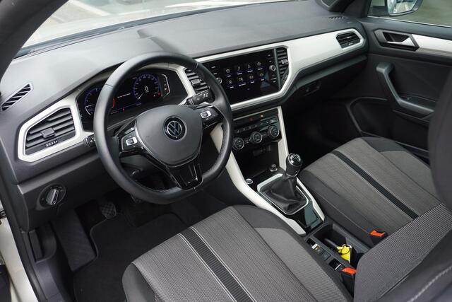 Volkswagen T-Roc Cabrio 1.0 TSI Style | CarPlay | Parkeersensor voor + achter | Stoelverwarming