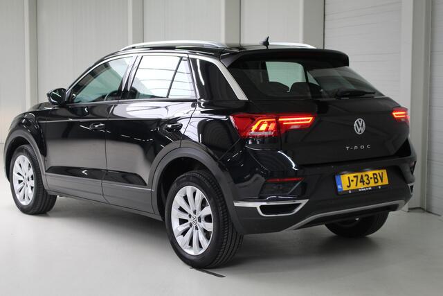 Volkswagen T-Roc 1.0 TSI Style Business Navigatie | Achteruitrijcamera | 17" Velgen | Stoelverwarming