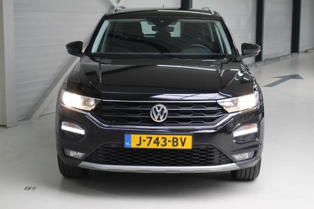 Volkswagen T-Roc 1.0 TSI Style Business Navigatie | Achteruitrijcamera | 17" Velgen | Stoelverwarming