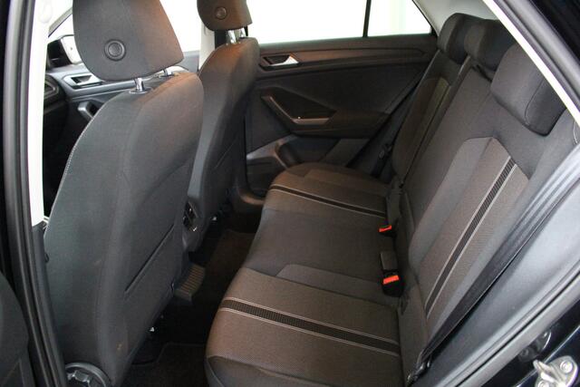 Volkswagen T-Roc 1.0 TSI Style Business Navigatie | Achteruitrijcamera | 17" Velgen | Stoelverwarming