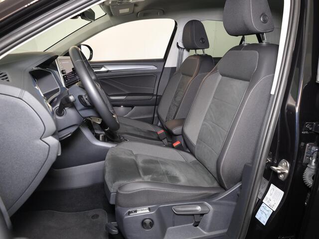 Volkswagen T-Roc 1.5 TSI Style 150 PK DSG | Trekhaak afneembaar | Navigatie | Stoel verwarming en massage | Alcantara |