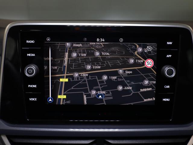 Volkswagen T-Roc 1.5 TSI Style 150 PK DSG | Trekhaak afneembaar | Navigatie | Stoel verwarming en massage | Alcantara |