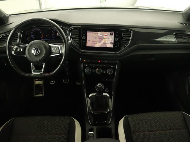 Volkswagen T-Roc 1.0 TSI Sport | Stoelverwarming | Camera | Virtual Cockpit | Adaptive cruise | DAB | Full LED | Climate control | Getint glas