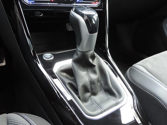 Volkswagen T-Roc 1.5 TSI Black Style DSG - Camera | ACC | Matrix LED | CarPlay | Park Assist | Elek. klep | Massage