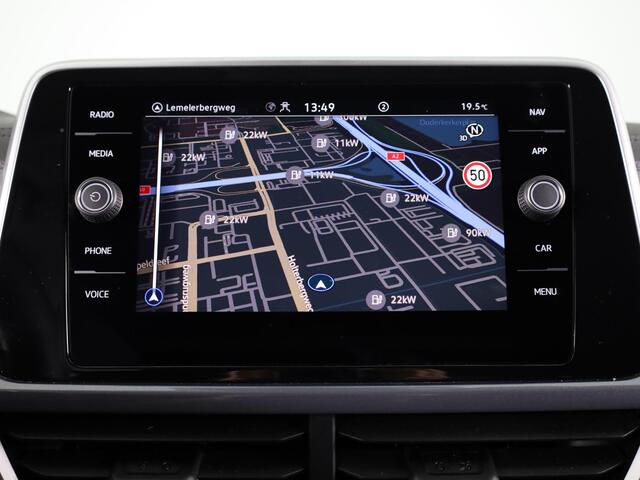 Volkswagen T-Roc 1.5 TSI Style 150 PK DSG | Trekhaak afneembaar | Navigatie | Stoel verwarming en massage | Alcantara |