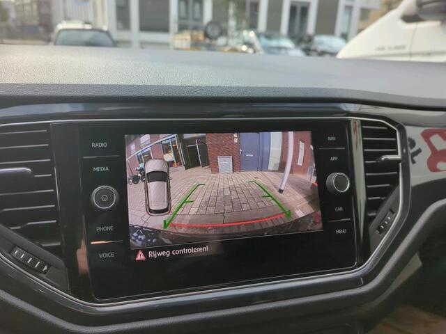 Volkswagen T-Roc 1.5 TSI Automaat Sport | Camera | 17" velgen | LED verlichting |