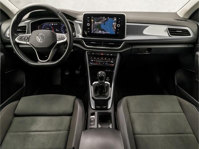 Volkswagen T-Roc 1.0 TSI Sport (VIRTUAL COCKPIT, APPLE CARPLAY, ALCANTARA, LED KOPLAMPEN, SPORTSTOELEN, MASSAGE, CAMERA, STOELVERWARMING, NIEUWE APK, NIEUWSTAAT)