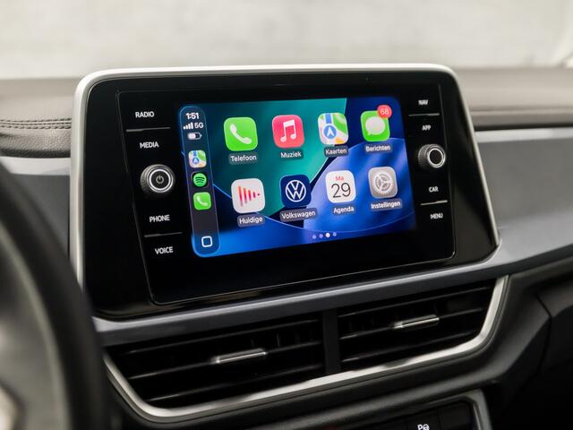 Volkswagen T-Roc 1.0 TSI Sport (VIRTUAL COCKPIT, APPLE CARPLAY, ALCANTARA, LED KOPLAMPEN, SPORTSTOELEN, MASSAGE, CAMERA, STOELVERWARMING, NIEUWE APK, NIEUWSTAAT)