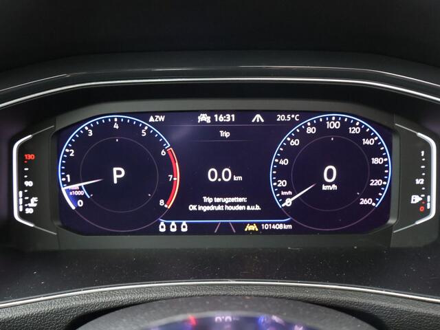 Volkswagen T-Roc 1.5 TSI Sport Business R | 150 PK | Automaat | Panoramadak | Achteruitrijcamera | R Line |