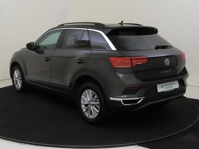 Volkswagen T-Roc 1.5 TSI Style | Navigatie | Parkeerassistent | Adaptieve cruise control | CarPlay | Elektrisch inklapbare buitenspiegels | Parkeersensoren |