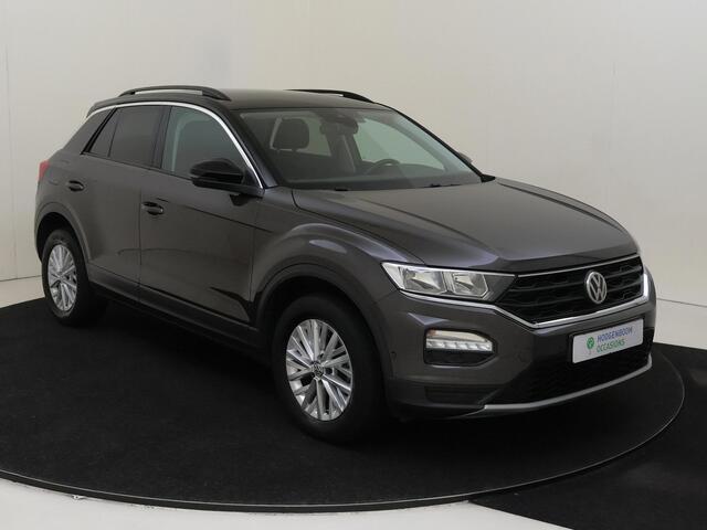 Volkswagen T-Roc 1.5 TSI Style | Navigatie | Parkeerassistent | Adaptieve cruise control | CarPlay | Elektrisch inklapbare buitenspiegels | Parkeersensoren |