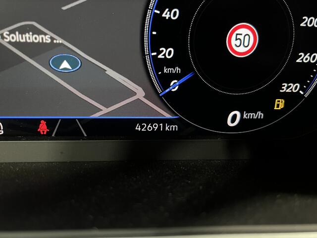 Volkswagen T-Roc 2.0 TSI 4Motion R / AUTOMAAT/ 300 PK/ AKRAPOVIC/ PANO/ CAMERA/ PARK. SENSOREN/ DCC/ IQ. LIGHT/ STOEL-STUURVERWARM./ KEYLESS/ ADAPT. CRUISE/ APP CONNECT/ NAVI/ CLIMA/ DAB/ 19" LMV