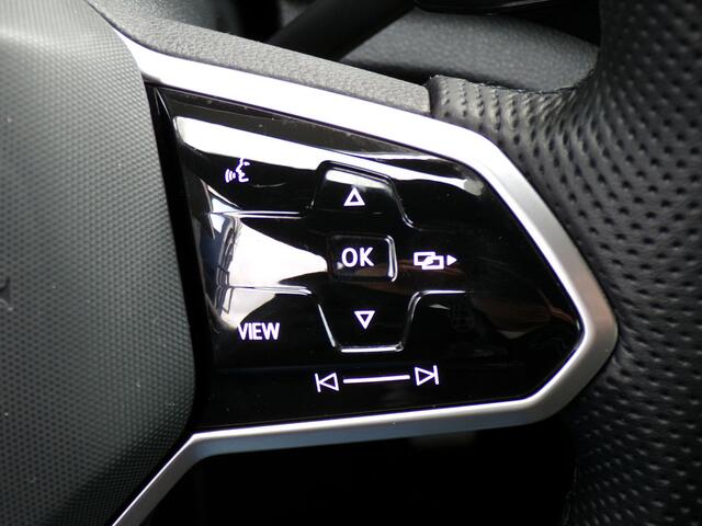 Volkswagen T-Roc 1.0 TSI R-Line, Carplay + Android Auto / Sensoren + Camera / Adaptive Cruise / Full LED. / Climate Control / 17'' LMV