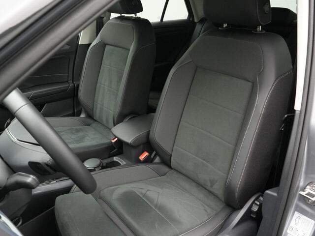 Volkswagen T-Roc 1.5 TSI 150 pk DSG Style | LED koplampen | Stoelverwarming | ErgoActive bestuurdersstoel | Afn. Trekhaak | Carplay | Adaptive Cruise | Park assist | 17 inch
