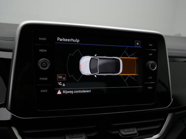 Volkswagen T-Roc Cabrio 1.5 TSI 150 pk DSG R-Line | Trekhaak | Stuur-/stoelverwarming | Navigatie | Parkeersensoren voor/achter