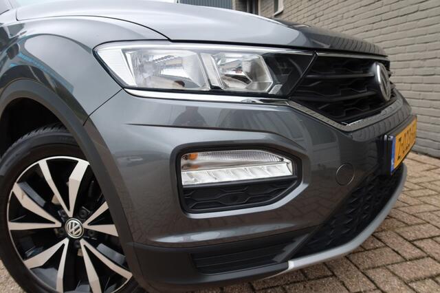 Volkswagen T-Roc 1.5 TSI STYLE , NAVI, APPLE CARPLAY, TWO TONE...