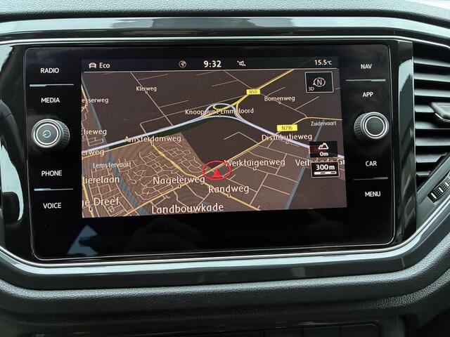 Volkswagen T-Roc 1.5 TSI Sport | Climate control | Navigatie | Parkpilot | Afneembare Trekhaak | Elektrisch Pakket | 18"LM-Velgen