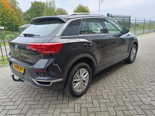 Volkswagen T-Roc 1.5 TSI Style Business | Airco | Trekhaak | Adaptieve cruise control |