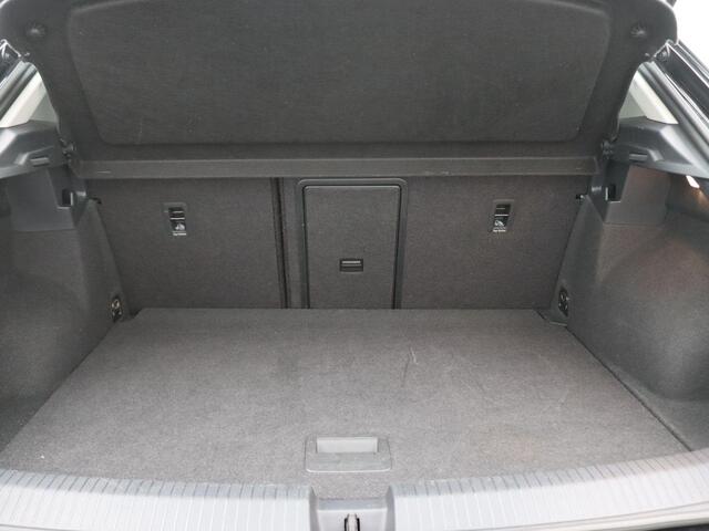 Volkswagen T-Roc 1.5 TSI Style 150PK DSG Adaptieve Cruise Controle, Trekhaak, Achteruitrijcamera, Alarm, DAB+, Clima, Navi, Full LED verlichting, 17" LM Velgen