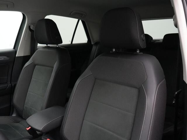 Volkswagen T-Roc 1.5 TSI 150 pk DSG Style | Trekhaak | Navigatie | Stoelverwarming | Parkeersensoren voor/achter