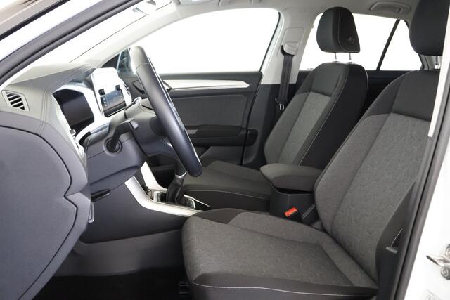 Volkswagen T-Roc 1.0 TSI Move / LED / Navi / CarPlay / DAB+ / 4S Banden
