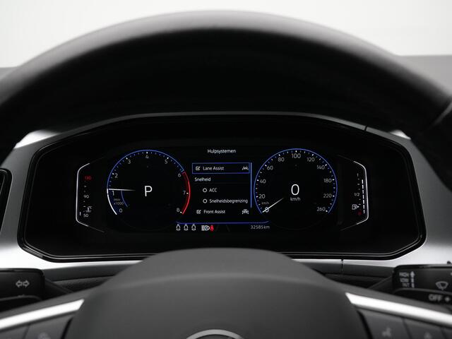 Volkswagen T-Roc 1.5 TSI 150 pk DSG Life | Trekhaak | Stoelverwarming | Carplay | Parkeersensoren voor/achter | Adaptive Cruise