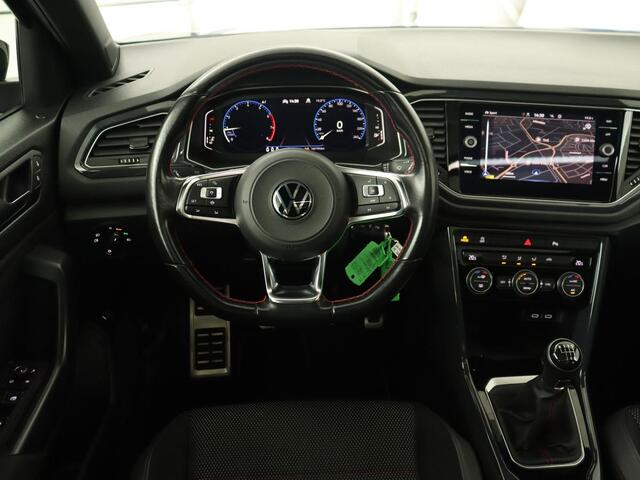 Volkswagen T-Roc 1.5 TSI Sport | Panoramadak | Carplay | Adaptive cruise | Camera | Afneembare Trekhaak | Navigatie | Active Info Display