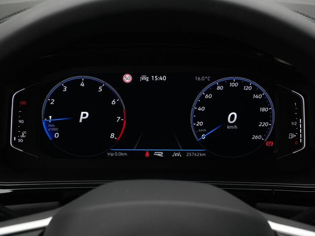 Volkswagen T-Roc 1.5 TSI 150 pk DSG R-Line | IQ Light | Sportstoelen | Adaptive Cruise