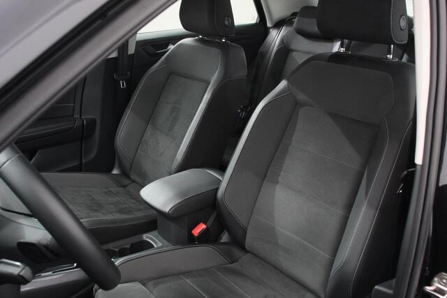 Volkswagen T-Roc 1.5 TSI DSG Style | Navigatie | Wireless App connect | Adaptive Cruise Control | Park Assist | Camera | Parkeersensoren | IQ Drive pakket | Stoel- en stuurwielverwarming | Virtual cockpit | Elektrische achterklep | Full LED koplampen
