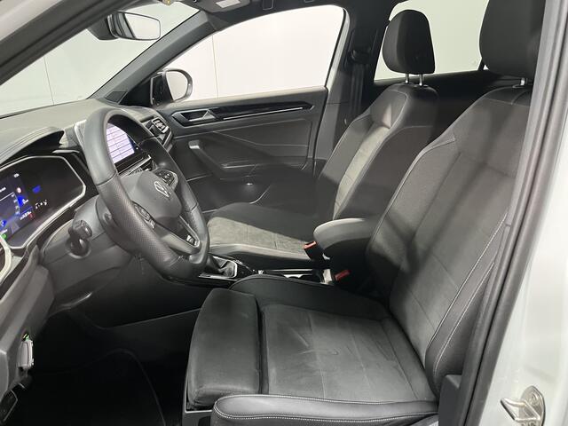Volkswagen T-Roc 1.5 TSI R-Line / AUTOMAAT/ FABRIEKSGARANTIE T/M 2-2027/ TREKHAAK AFNEEMBAAR/ FABRIEKSGARANTIE/ ALCANTARA/ ADAPT. CRUISE/ APP-CONNECT/ NAVI/ MATRIX/ RIJ-MODI/ PARK. SENSOREN + CAMERA/ STOEL VERWARM.