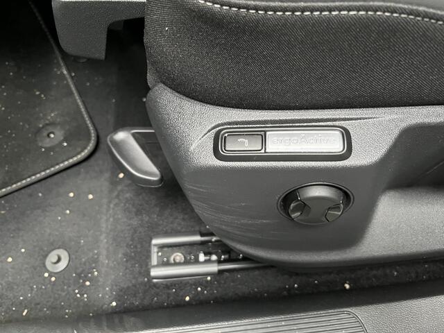 Volkswagen T-Roc 1.5 TSI R-Line / AUTOMAAT/ FABRIEKSGARANTIE T/M 2-2027/ TREKHAAK AFNEEMBAAR/ FABRIEKSGARANTIE/ ALCANTARA/ ADAPT. CRUISE/ APP-CONNECT/ NAVI/ MATRIX/ RIJ-MODI/ PARK. SENSOREN + CAMERA/ STOEL VERWARM.