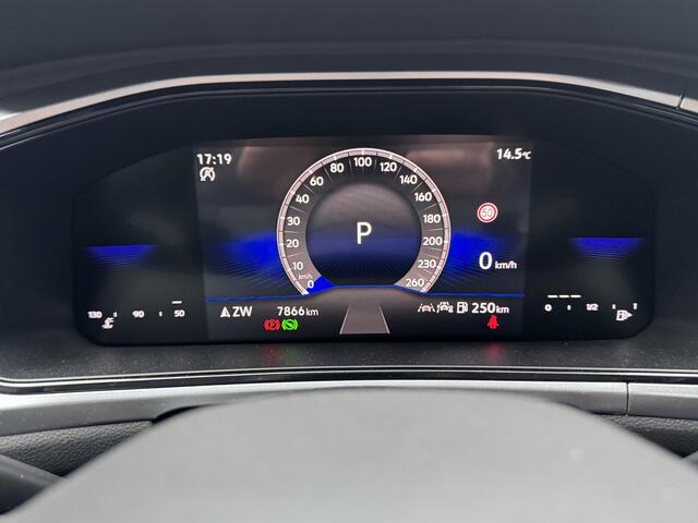 Volkswagen T-Roc 1.5 TSI 150pk DSG Life Edition Navigatie Winterpakket ACC Keyless Camera