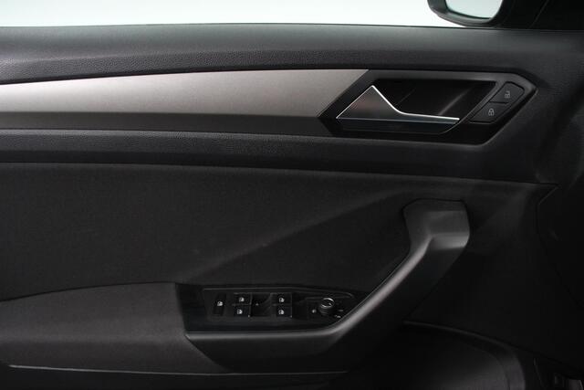 Volkswagen T-Roc 1.5 TSI 150pk DSG Style Team Navigatie Climate Control DAB Adaptive Cruise control Elektrisch bedienbare achterklep