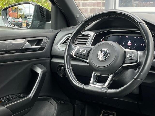 Volkswagen T-Roc 1.5 TSI AUT. SPORT R-LINE BEATS - VIRTU - PANO. DAK - TREKH.